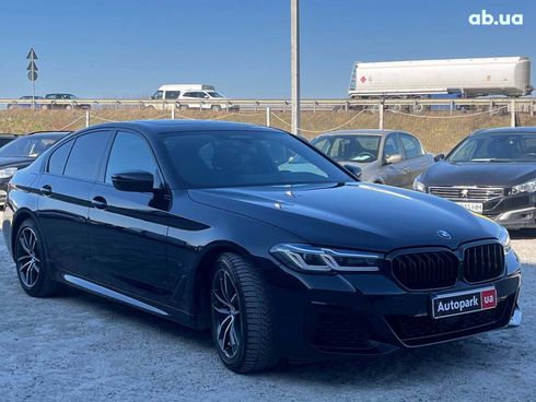 BMW 5 серия 2021 черный - фото 12