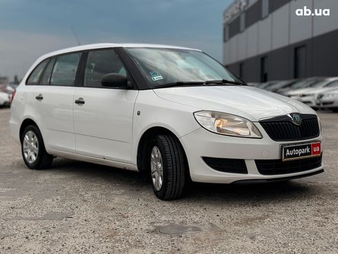 Skoda Fabia 2010 белый - фото 11