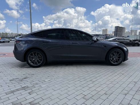 Tesla Model 3 2022 - фото 5