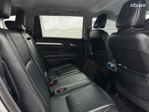 Toyota Highlander 2016 серый - фото 26