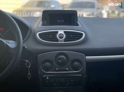 Renault Clio 2012 - фото 12