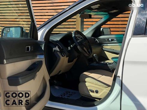 Ford Explorer 2017 - фото 15