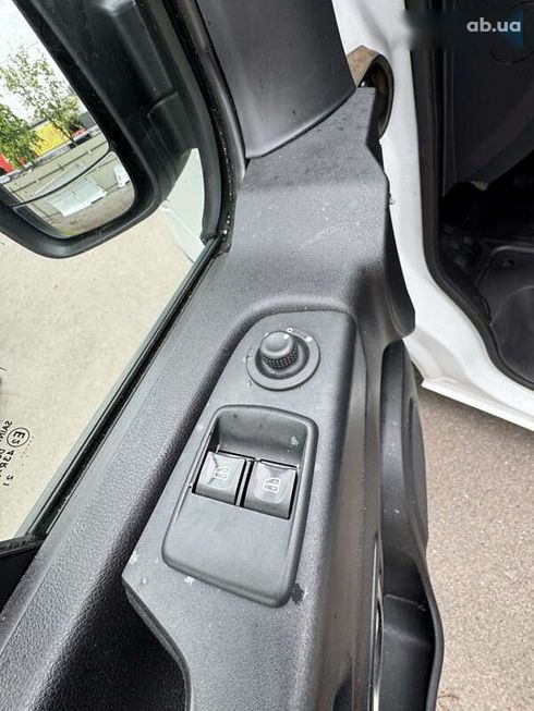 Renault Trafic 2021 - фото 16