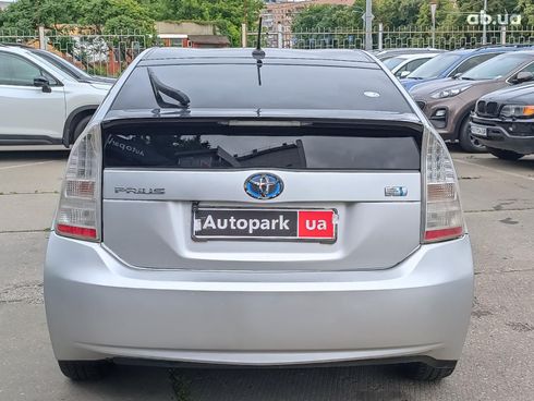 Toyota Prius 2010 серый - фото 9