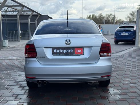 Volkswagen Polo 2018 серый - фото 5