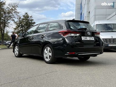 Toyota Auris 2018 - фото 5