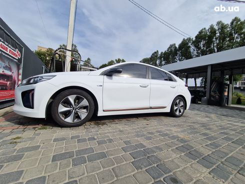 Hyundai IONIQ Electric 2017 белый - фото 14