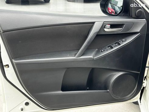 Mazda 3 2012 белый - фото 17
