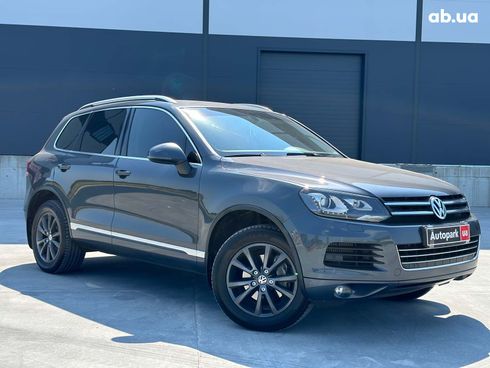 Volkswagen Touareg 2013 серый - фото 3