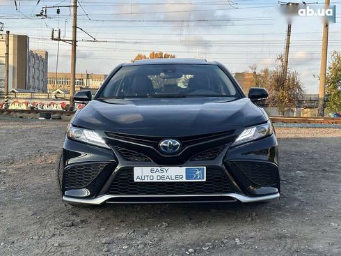 Toyota Camry 2023 - фото 2