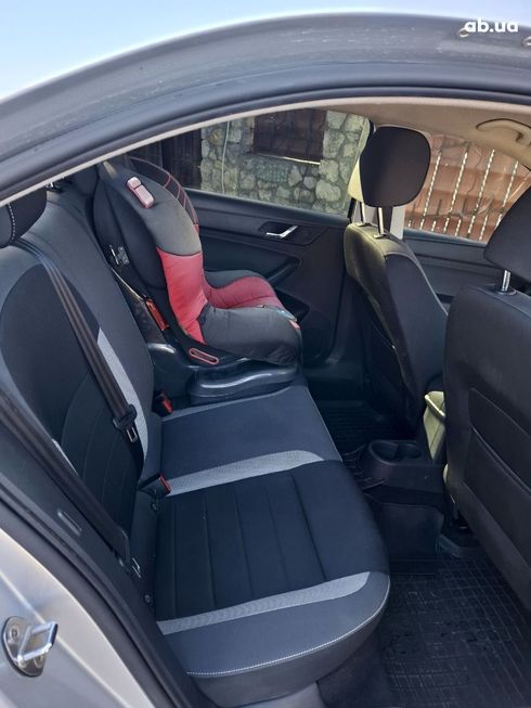 Skoda Rapid 2017 серый - фото 4