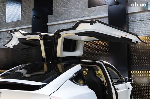 Tesla Model X 2017 - фото 14