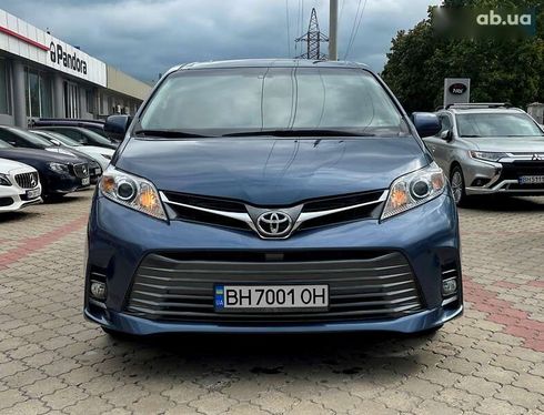 Toyota Sienna 2017 - фото 3