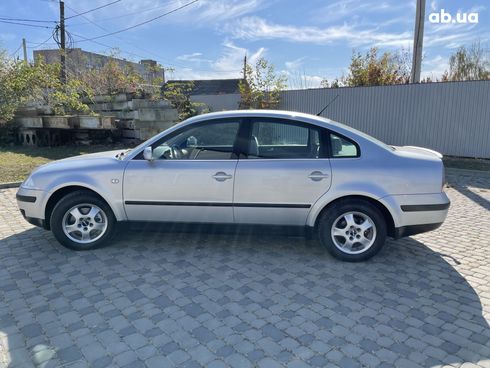 Volkswagen Passat 2001 серый - фото 4