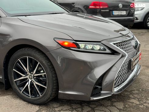 Toyota Camry 2022 серый - фото 4