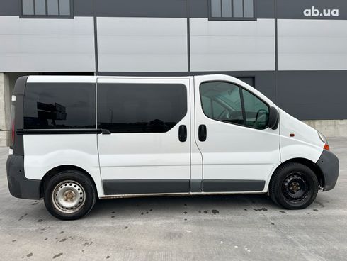 Renault Trafic 2005 белый - фото 10