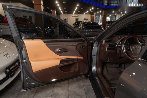 Lexus ES 2019 - фото 30