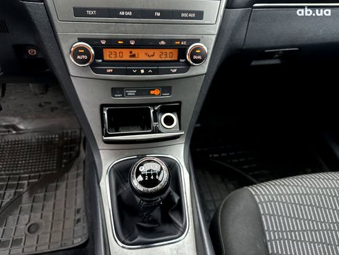 Toyota Avensis 2010 черный - фото 12