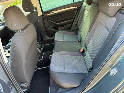 Volkswagen Passat 2015 серый - фото 16
