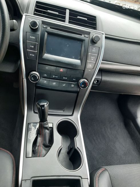 Toyota Camry 2015 белый - фото 7