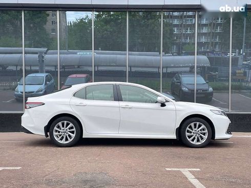 Toyota Camry 2021 - фото 4