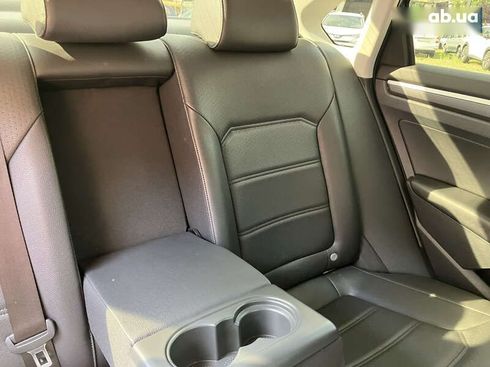 Volkswagen Passat 2017 - фото 18