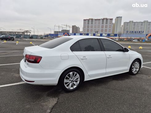 Volkswagen Jetta 2016 белый - фото 6