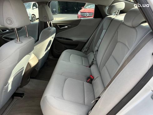Chevrolet Malibu 2019 серый - фото 16