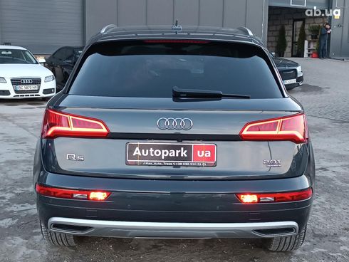 Audi Q5 2018 серый - фото 13