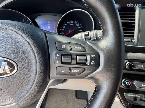 Kia Carnival 2017 - фото 12