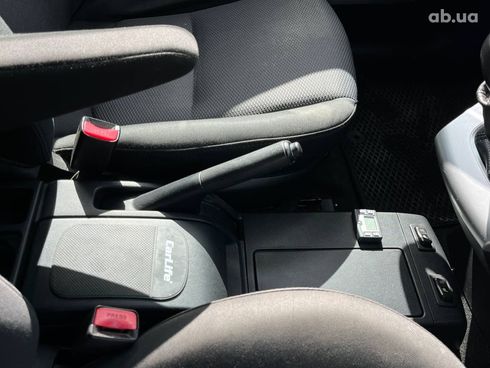 Mazda 5 2006 красный - фото 14