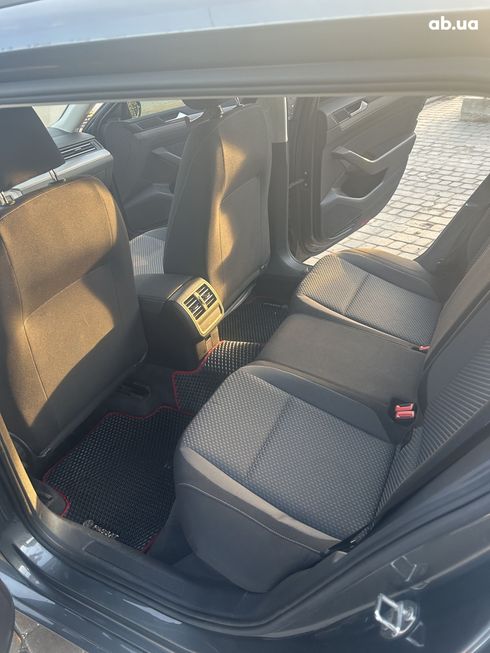 Volkswagen Passat 2016 серый - фото 12