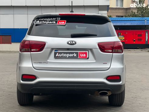 Kia Sorento 2019 серый - фото 11