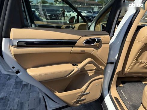 Porsche Cayenne 2016 - фото 30