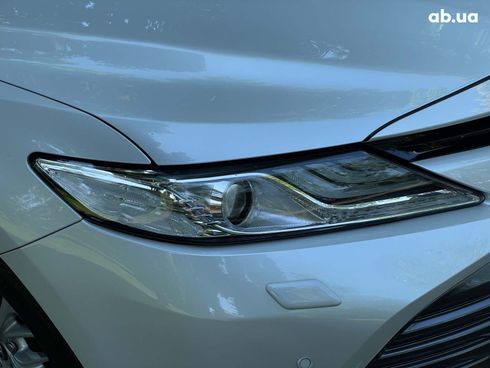 Toyota Camry 2019 белый - фото 4