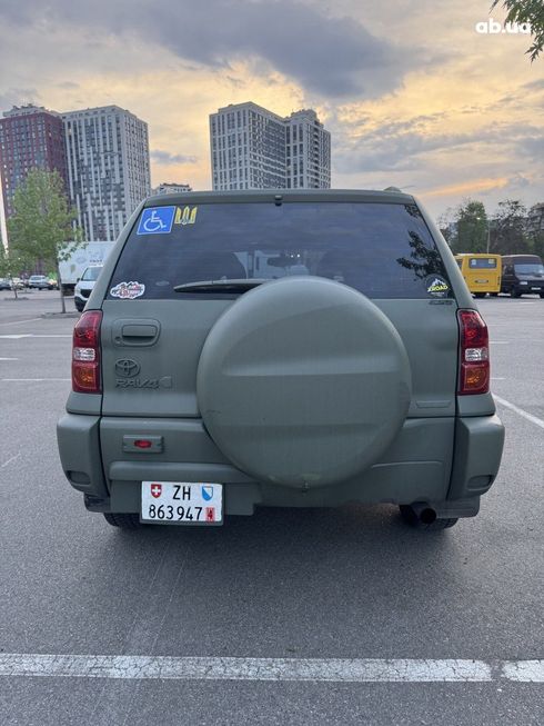 Toyota RAV4 2004 зеленый - фото 4