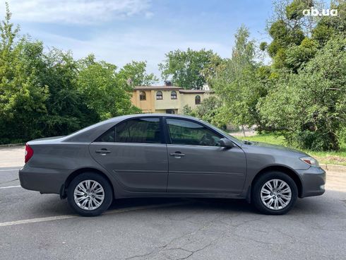 Toyota Camry 2004 серый - фото 10