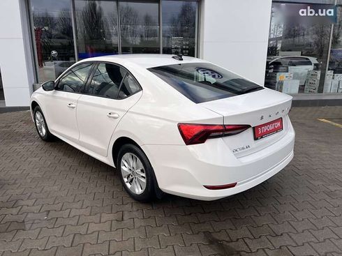 Skoda Octavia 2021 - фото 7