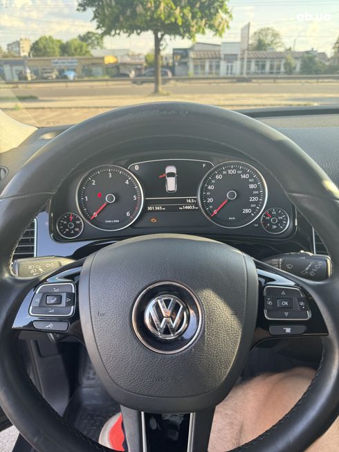 Volkswagen Touareg 2014 серый - фото 7