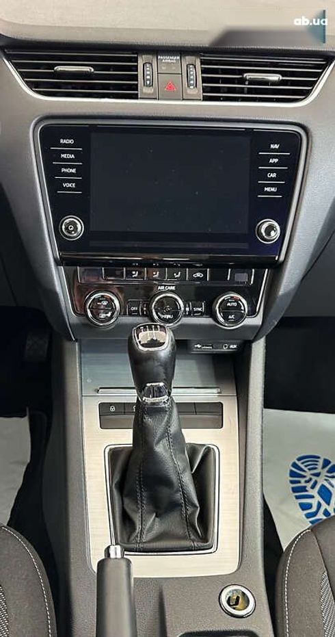 Skoda Octavia 2017 - фото 13