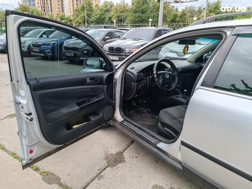 Volkswagen Passat 2002 серый - фото 10