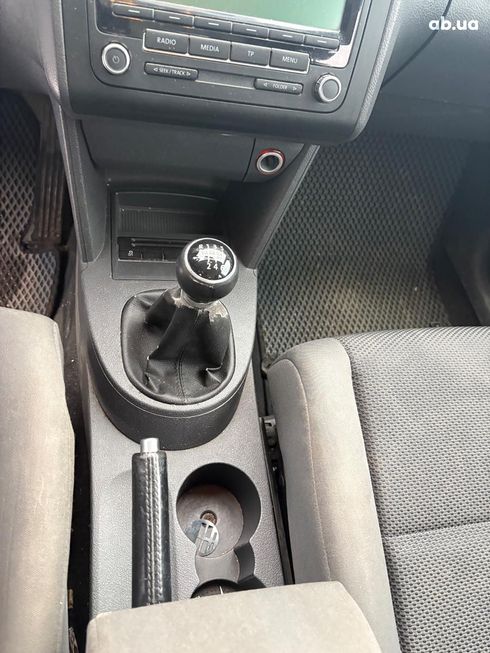 Volkswagen Touran 2011 серый - фото 22