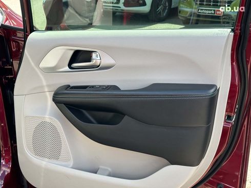 Chrysler Pacifica 2017 красный - фото 162