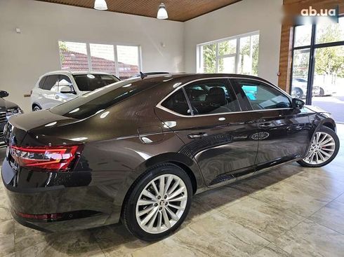 Skoda Superb 2016 - фото 30