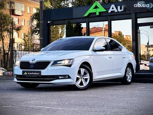 Skoda Superb 2019 - фото 6