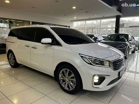 Kia Carnival 2019 - фото 3