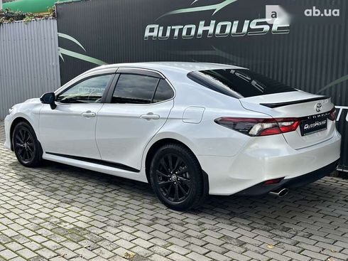 Toyota Camry 2021 - фото 17