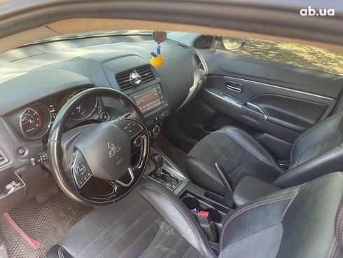 Mitsubishi Outlander 2018 серый - фото 9