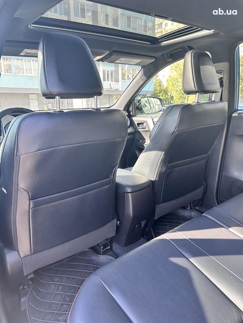Toyota RAV4 2017 синий - фото 15