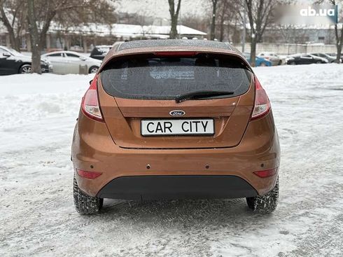 Ford Fiesta 2016 - фото 6
